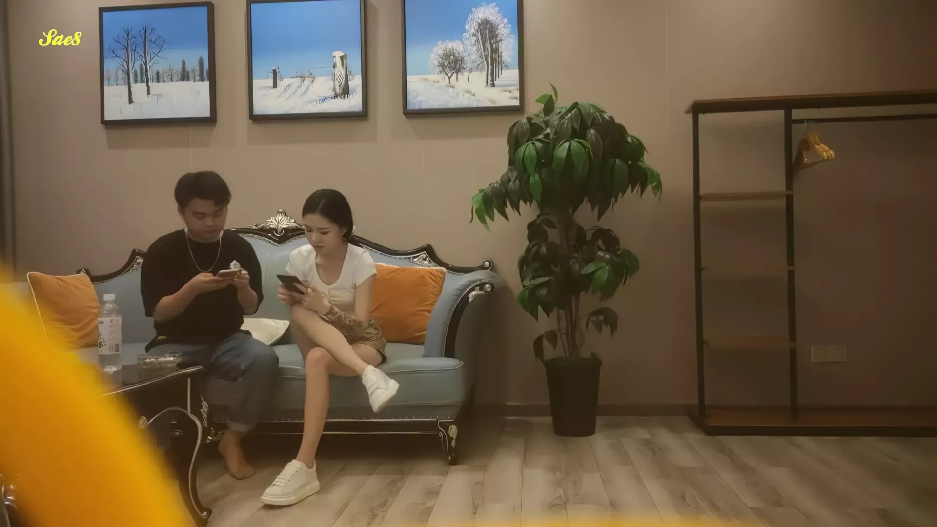 胖子工作室酒吧小妹来兼职滑套内射很顺利